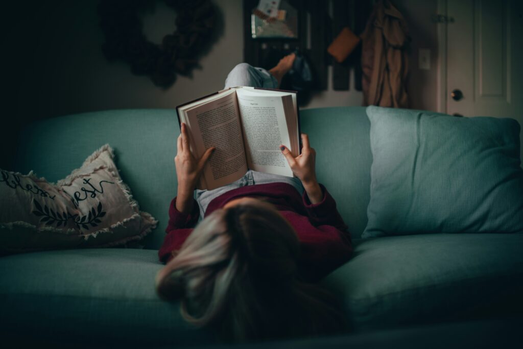 Como criar o hábito da leitura - gatora lendo